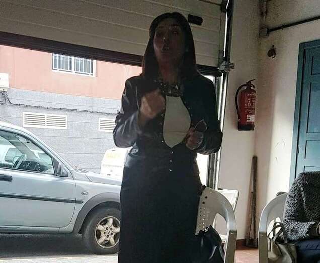 Momento del encuentro de este miércoles con un pequeño grupo de vecinos (Foto TA)